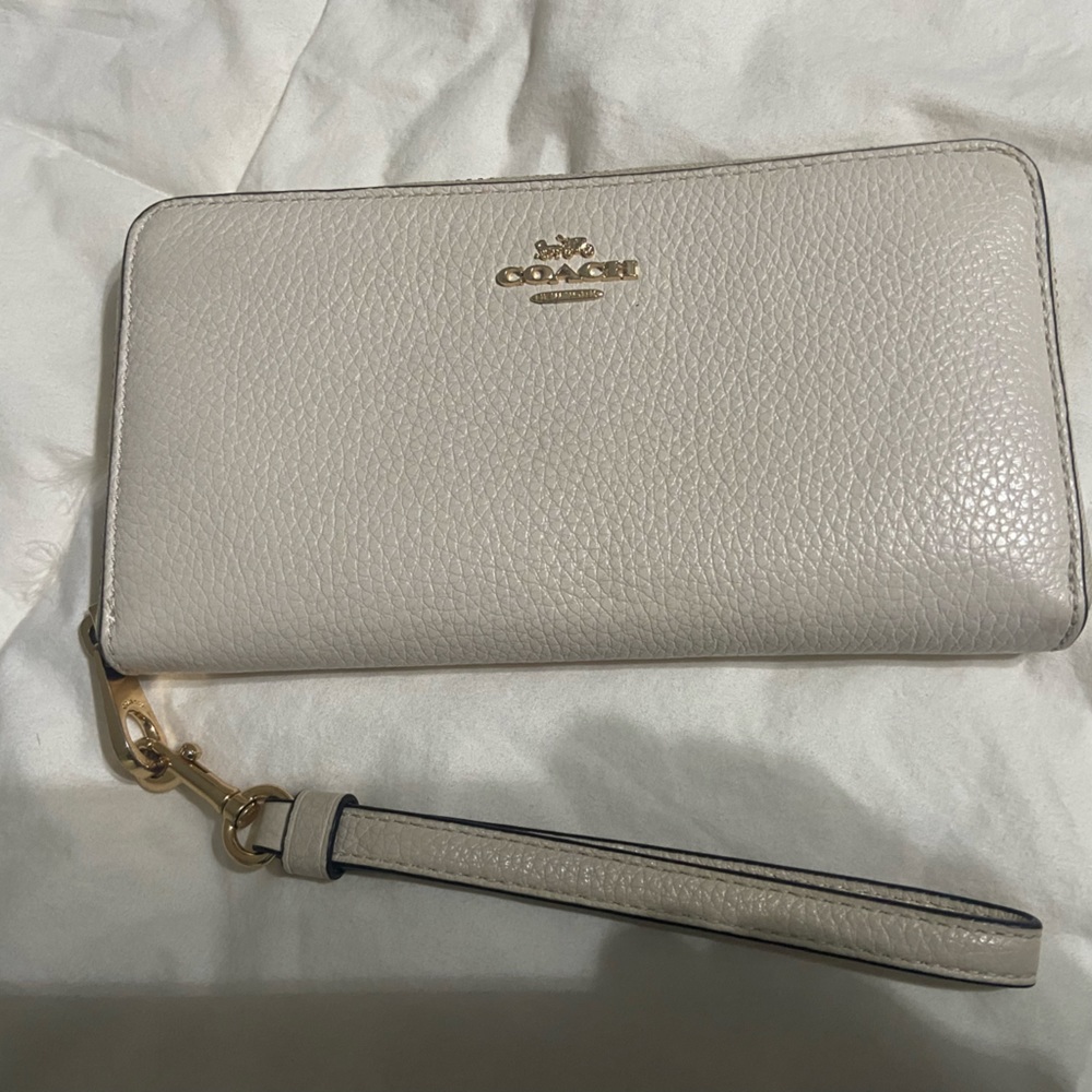 Coach wristlet wallet